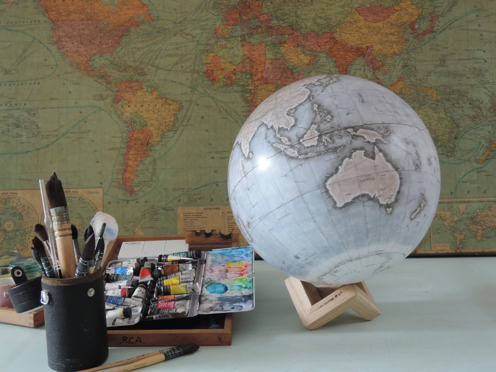 Image fabrication : Manufacture GlobeSauter, globe terrestre fait main artisanal, handcrafted terrestrial globe