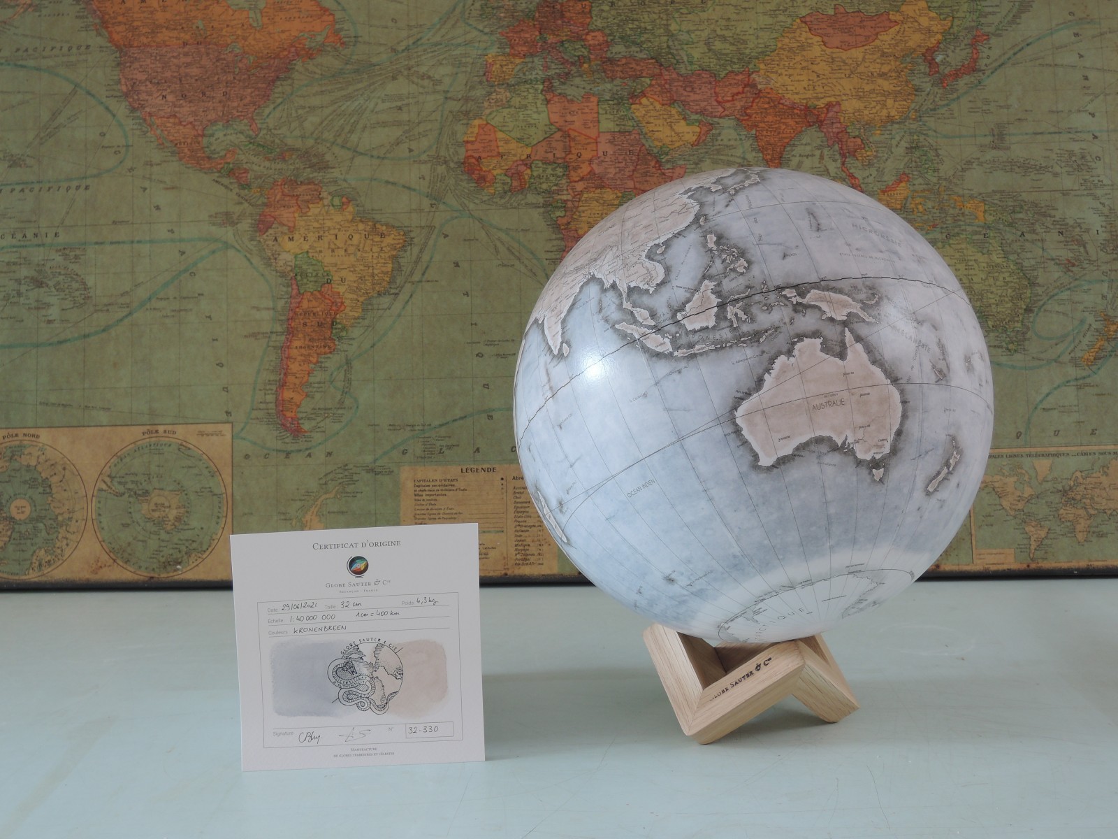 Image fabrication : Manufacture GlobeSauter, globe terrestre fait main artisanal, handcrafted terrestrial globe