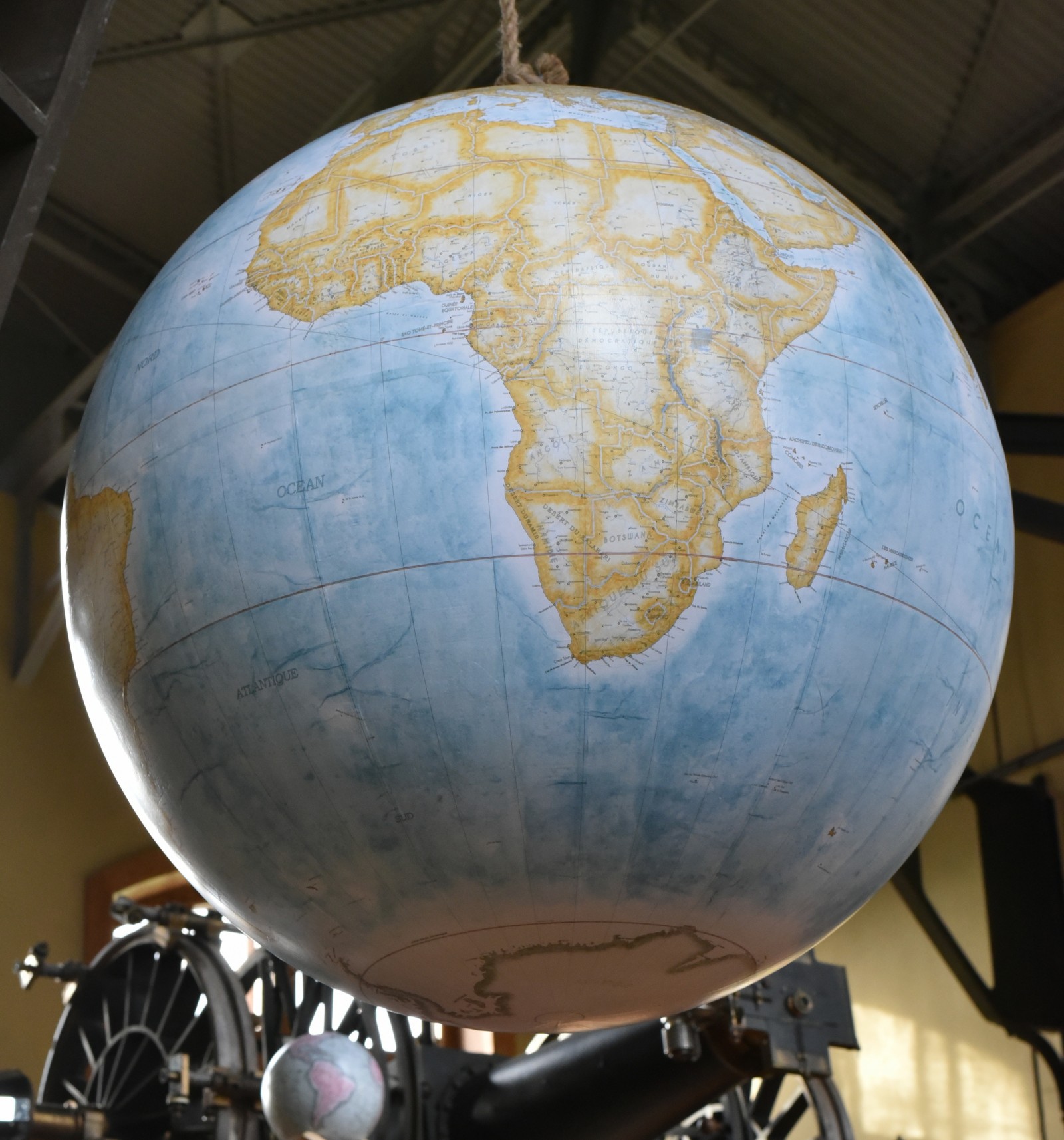 Manufacture GlobeSauter, globe terrestre fait main artisanal, handcrafted terrestrial globe